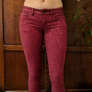 Jeans with textured embroidery